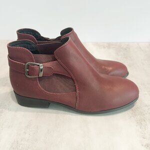 NWOT Chelsea Crew Burgundy Bootie Boot Fall Red Christmas Holiday Elastic Buckle